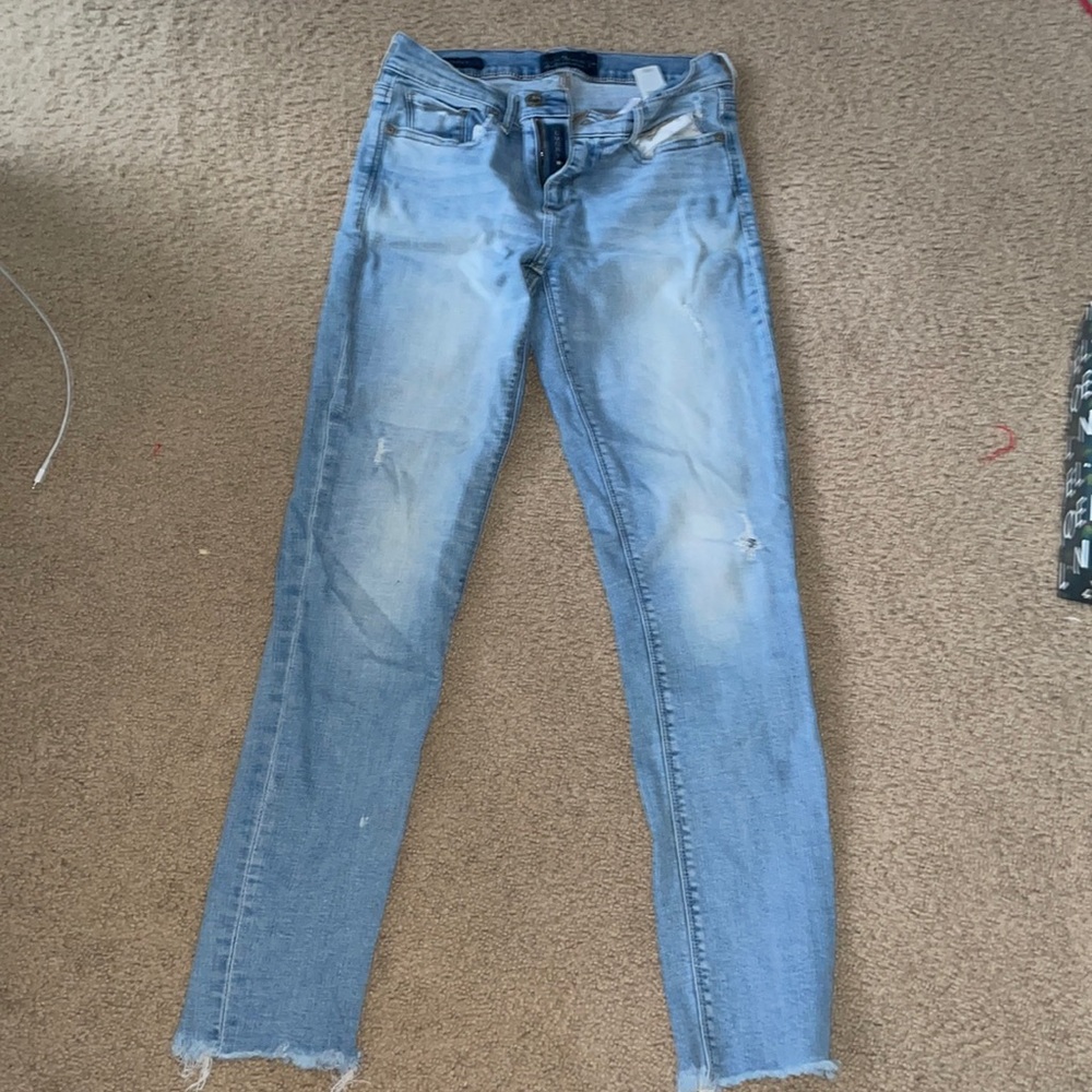 Lucky Brand Jeans size 27 but super stretchy! Light wash skinny jeans